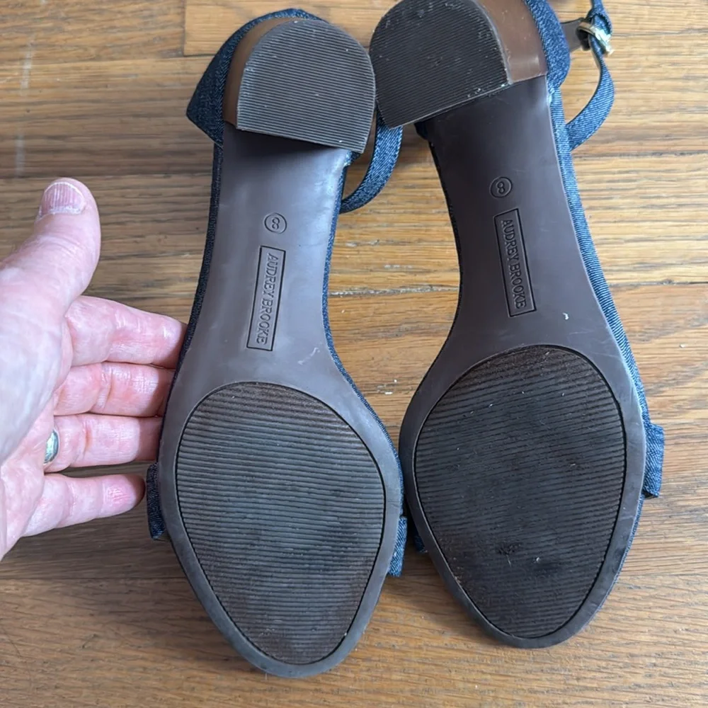 👡 Audrey Brooke Nadine denim block heel sandal. Size 8.